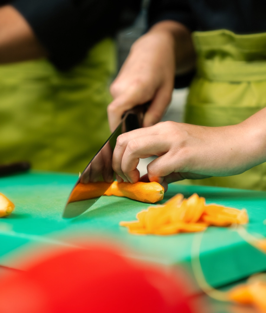 Employée en cuisine AFP / Employé en cuisine AFP 